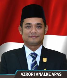 Anggota DPRD Kabupaten Kuantan Singingi, Provinsi Riau, Azrori Analke Apas, SE politisi muda PPP Kuansing bersama istri (foto/ist)