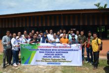 Kacab pembantu BPJS Teluk Kuantan bersama wartawan Kuansing.