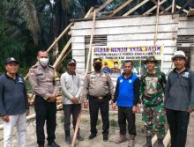 Bedah Rumah Anak Yatim Swadaya Desa Sungai Langsat, Ini Yang Dilakukan Kapolsek Pangean