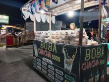 Rika, penjual es Boba