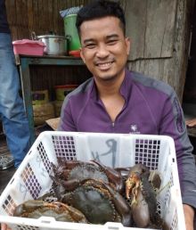 Nelayan Kepiting di Sapat Inhil