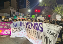 Beberapa pengunjuk rasa di jalanan Buenos Aires, Argentina, pada hari Sabtu /X-@theinformant_x