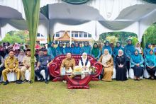 Gubernur Riau (Gubri), Abdul Wahid, turun langsung ke pasar pangan murah.