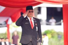 Sekretaris Daerah Provinsi (Sekdaprov) Riau, Syahrial Abdi menjadi Inspektur Upacara dalam peringatan Hari Kesaktian Pancasila di Halaman Kantor Gubernur Riau.