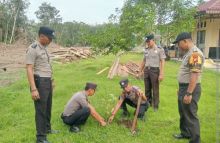 Kapolres Siak Hadiahkan Bibit Pohon untuk Personel yang Berulang Tahun, Wujud Kepedulian Lingkungan