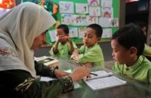 Guru Madrasah. Sumber: Berita Cikarang