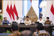 Presiden RI Prabowo Subianto menghadiri makan malam kebangsaan bersama para mantan Presiden, Wakil Presiden, dan ketua umum partai politik di Istana Negara, Jakarta. Sumber: inilah.com