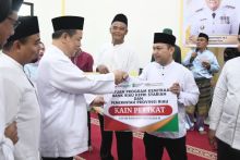 Penyerahan bantuan dari BRKS Syariah
