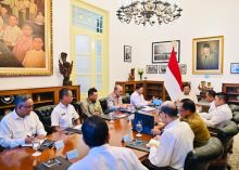 Presiden RI Prabowo Subianto memimpin rapat terbatas. Sumber: Sekretariat Kabinet
