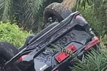 Mobil Terbalik ke Parit, Wakil Ketua IIA DPRD Bengkalis Alami Lakalantas