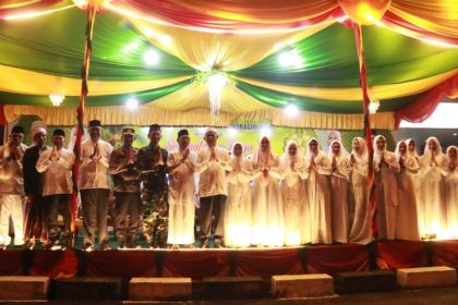 Bupati Indragiri Hilir, H. Herman menghadiri pawai takbir Idul Fitri 1447 Hijriah yang digelar pada Sabtu malam.