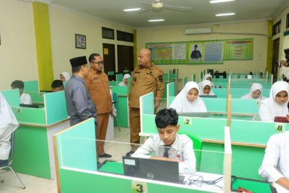 Wabup Siak Pantau Langsung Tes Akademik Siswa, Tekankan Transparansi
