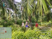 Babinsa Koramil 06/PWK Sabak Auh Laksanakan Patroli Karhutla di Kampung Sabak Permai