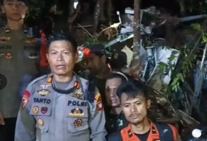 Tim Pencarian Menemukan Puing-puing Helikopter yang Jatuh di Hutan Kalimantan