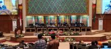 Foto paripurna DPRD Riau tengan LKPJ 2205