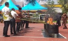 Dibakar dan Blender, Kejari Bengkalis Musnahkan Barang Bukti  yang Sudah Inkracht