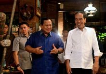 Presiden Prabowo Subianto dan Presiden ke-7 Joko Widodo. Sumber: Metro.TV