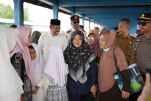 Bupati Afni Dampingi Keberangkatan CJH Siak, Pastikan Semua Berjalan Lancar