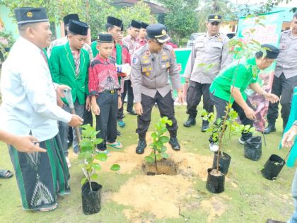 Kapolsek Tualang Ajak Santri Ponpes Fataha Jaga Kelestarian Alam