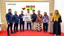 Penyaluran bantuan sosial kepada masyarakat melalui program zakat pegawai BRK Syariah