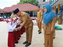 Pemkab Siak Kembali Salurkan 49.360 Set Seragam Sekolah Gratis