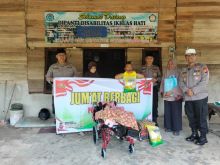 Sentuh Hati Anak-anak Disabilitas, Polsek Tualang Gelar Jumat Berkah Berbagi