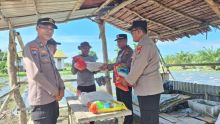 Polisi Cinta Petani, Polsek Siak Berbagi Sembako kepada Petani Jagung Benteng Hilir
