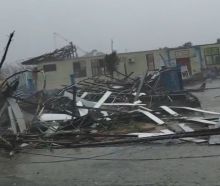 Dahsyatnya Angin Puting Beliung Merontokkan Sekolah dan Rumah Warga