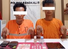 Polsek Pinggir Sita 24 Paket dan Timbangan Digital Dari Dua Orang Pria