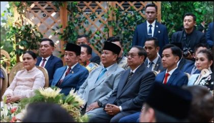 Presiden Prabowo duduk berdampingan bersama Presiden ke-6 RI Susilo Bambang Yudhoyono (SBY), dan Presiden ke-7 RI Joko Widodo (Jokowi) . (Instagram @prabowo)
