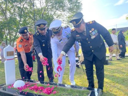 Danposal dan Pemda Bengkalis serta Forkopimda Ziarah Makam Pahlawan Hari Jadi ke 514
