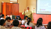 Proses belajar mengajar di sekolah. Sumber: Oszora