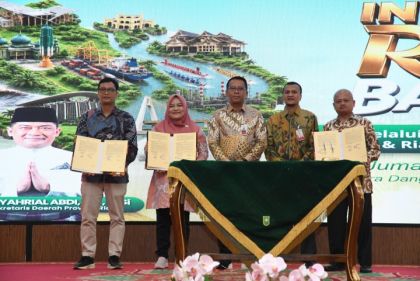 Penandatanganan kesepakatan usaha antara BRK Syariah dengan sejumlah perusahaan 