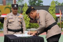 SIAK — Kepolisian Resor (Polres) Siak menggelar Upacara Serah Terima Jabatan (Sertijab) Wakil Kepala Polres (Wakapolres) Siak di halaman Mapolres Siak, Jumat (14/8/2026). Upacara yang dimulai pukul 09.15 WIB tersebut berlangsung khidmat, tertib, dan lancar dengan dipimpin langsung Kapolres Siak AKBP