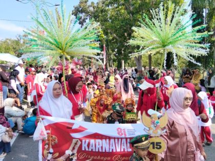 Semangat Kemerdekaan Warnai Karnaval Budaya, Puluhan Sekolah Unjuk Kreativitas di Rumah Rakyat