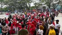 Di Tengah Car Free Day Tualang, Tim Mabes TNI dan Seskoad Ajak Warga Cegah Karhutla