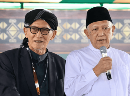 KH Miftachul Akhyar sebagai Rais Aam Pengurus Besar Nahdlatul Ulama (PBNU) dan Abdul Hakim Mahfudz alias Gus Kikin. Sumber: Internet