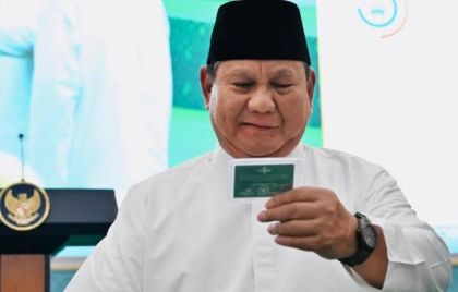 Presiden Prabowo Subianto menerima Kartu Tanda Anggota (KTA) Nahdlatul Ulama (NU). Sumber: Internet