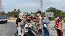Kabut Asap Karhutla Mengancam Kesehatan, Dinkes Siak Gerak Bagikan Masker Gratis