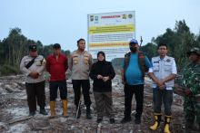 Bupati Siak Pastikan Karhutla Dayun Padam, Pendinginan Terus Dilakukan