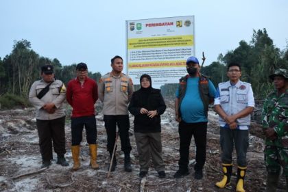 Bupati Siak Pastikan Karhutla Dayun Padam, Pendinginan Terus Dilakukan