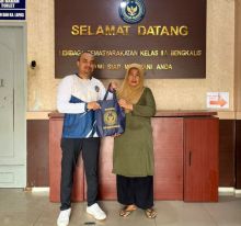 Bantu Ringankan Beban Warga Sekitar dan Keluarga WB, Lapas Bengkalis Serahkan 20 Paket Sembako