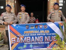 Menjalin Kedekatan di Pesisir, Polres Siak Salurkan Bantuan Lewat Program JALUR