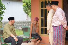 Sambut HUT ke-27 Siak, Diskominfo Salurkan Sembako, Warga Lansia Terharu