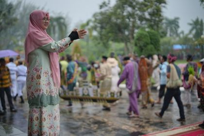 Perdana, 41 Perangkat Daerah Tampilkan Wajah Pelayanan di Pawai HUT ke-27 Siak