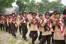 Defile Peserta Kemah Kerukunan, Kemah Madrasah, dan Ekoteologi Siak Hijau Meriahkan Bumi Perkemahan Tengku Buwang Asmara